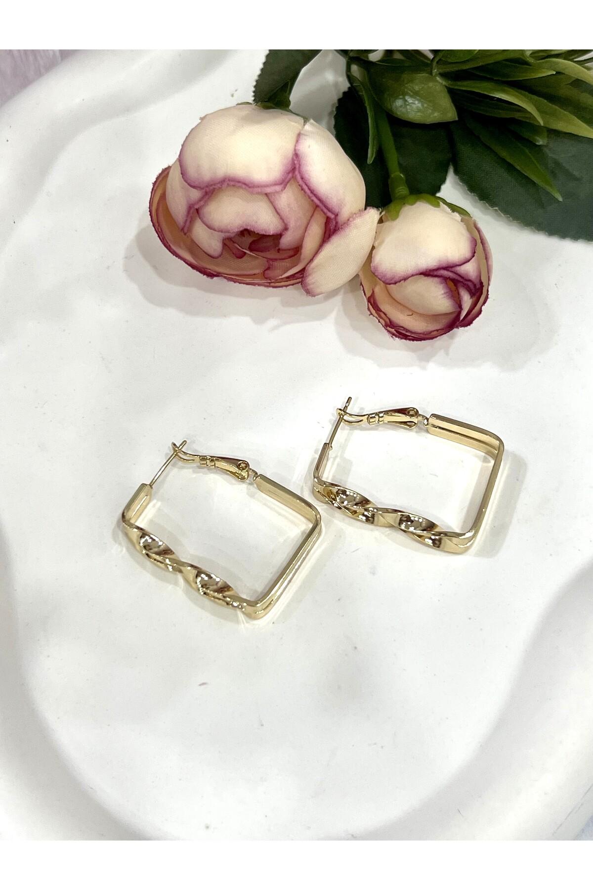 Şık ve Modern Altın Renk Zincir Detaylı Halka Küpe (14K GOLD/3X2CM) - Görsel 4