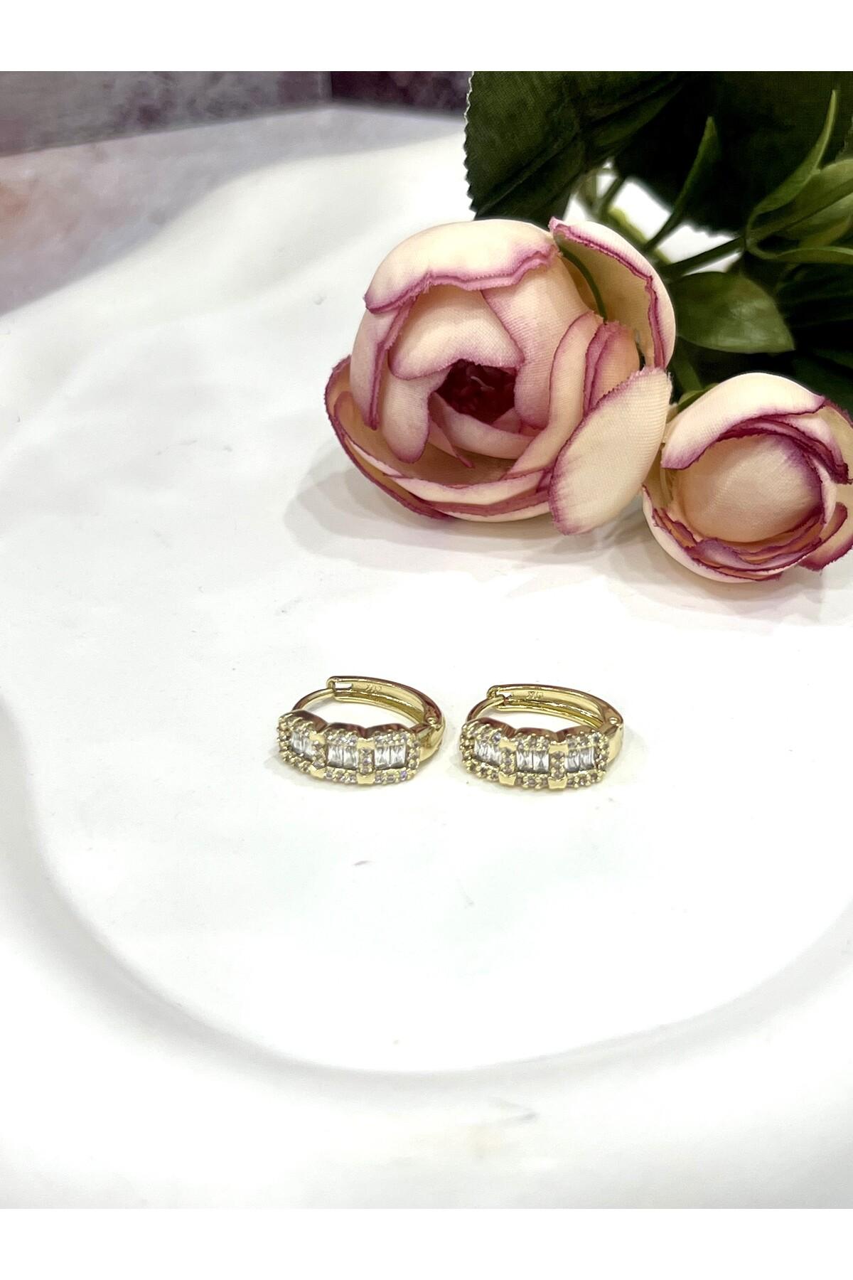 Lüks Seri Beyaz Baget Taşlı Gold Halka Küpe (14k Gold 1,6/0,5cm) - Görsel 5