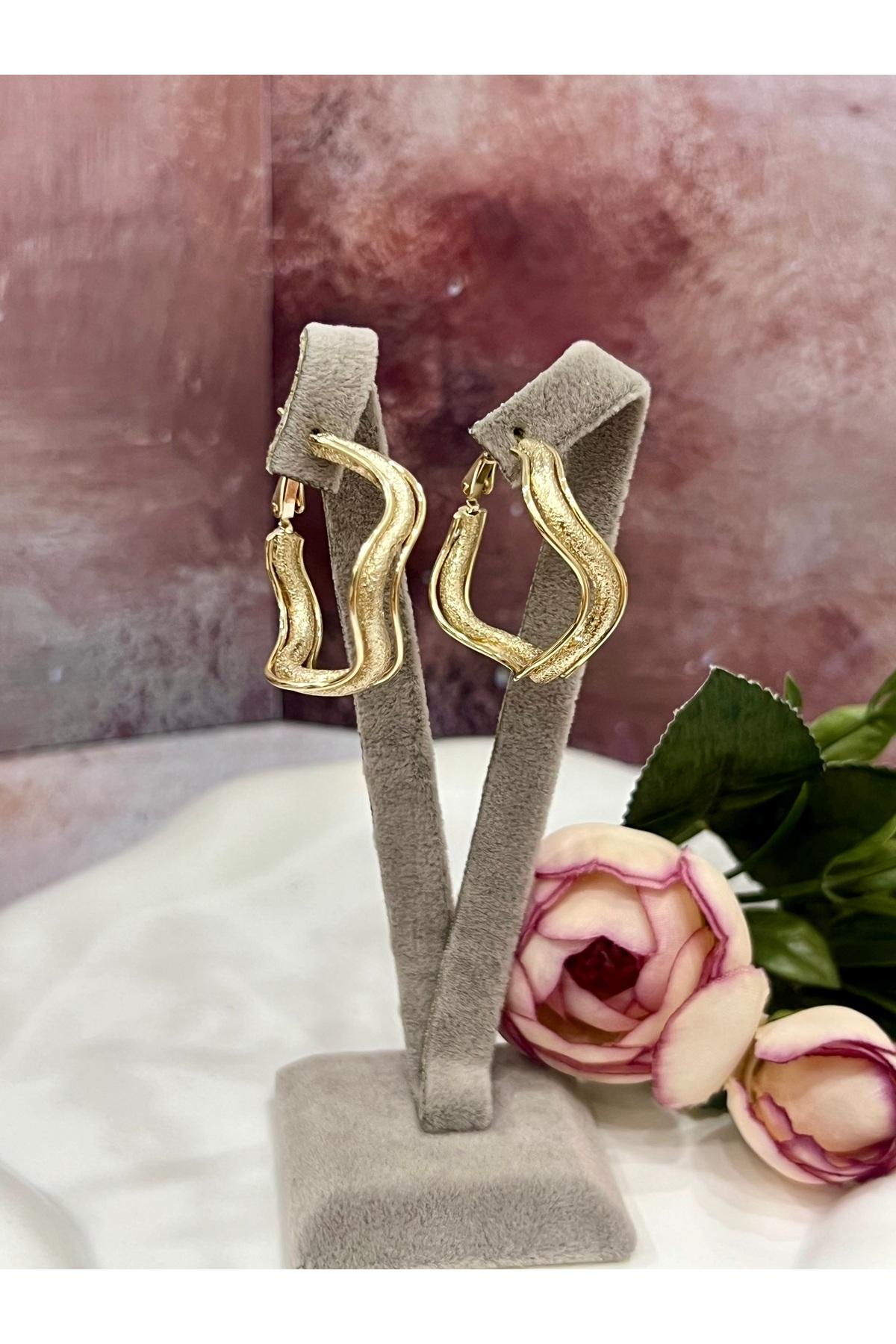 Trend Model Dalga Form Altın Renk Kadın Küpe (14K GOLD/3X3CM)