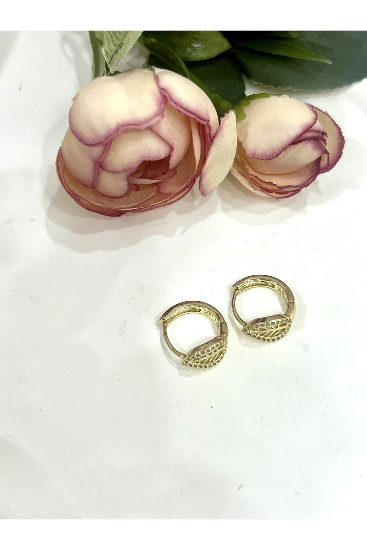 Yaprak Desenli Taşlı Küçük Halka Küpe - Görsel 5