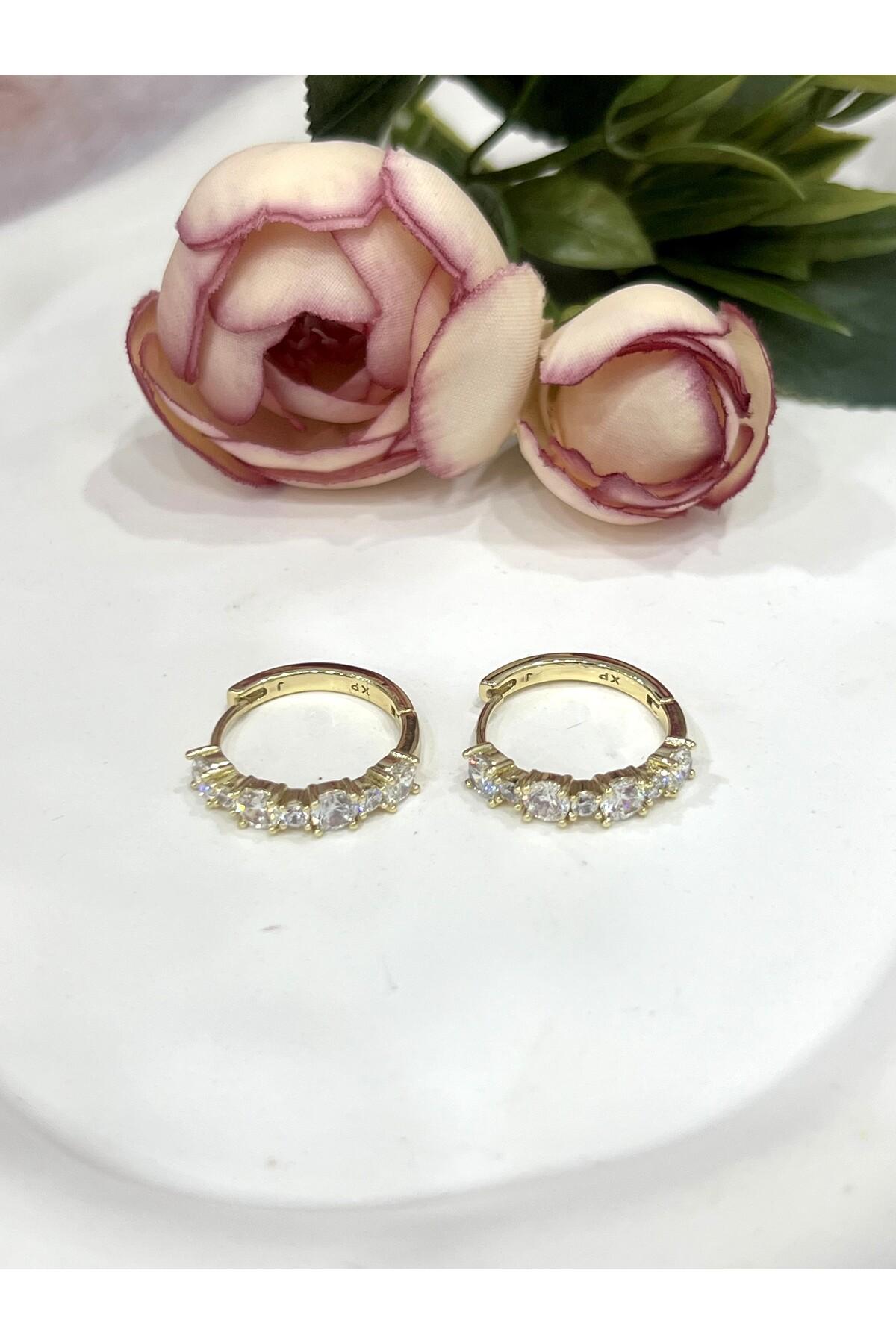 Dört Taş Masalı: Işıltılı Sıralı Gold Küpe (14k Gold 1,6/0,5cm) - Görsel 3