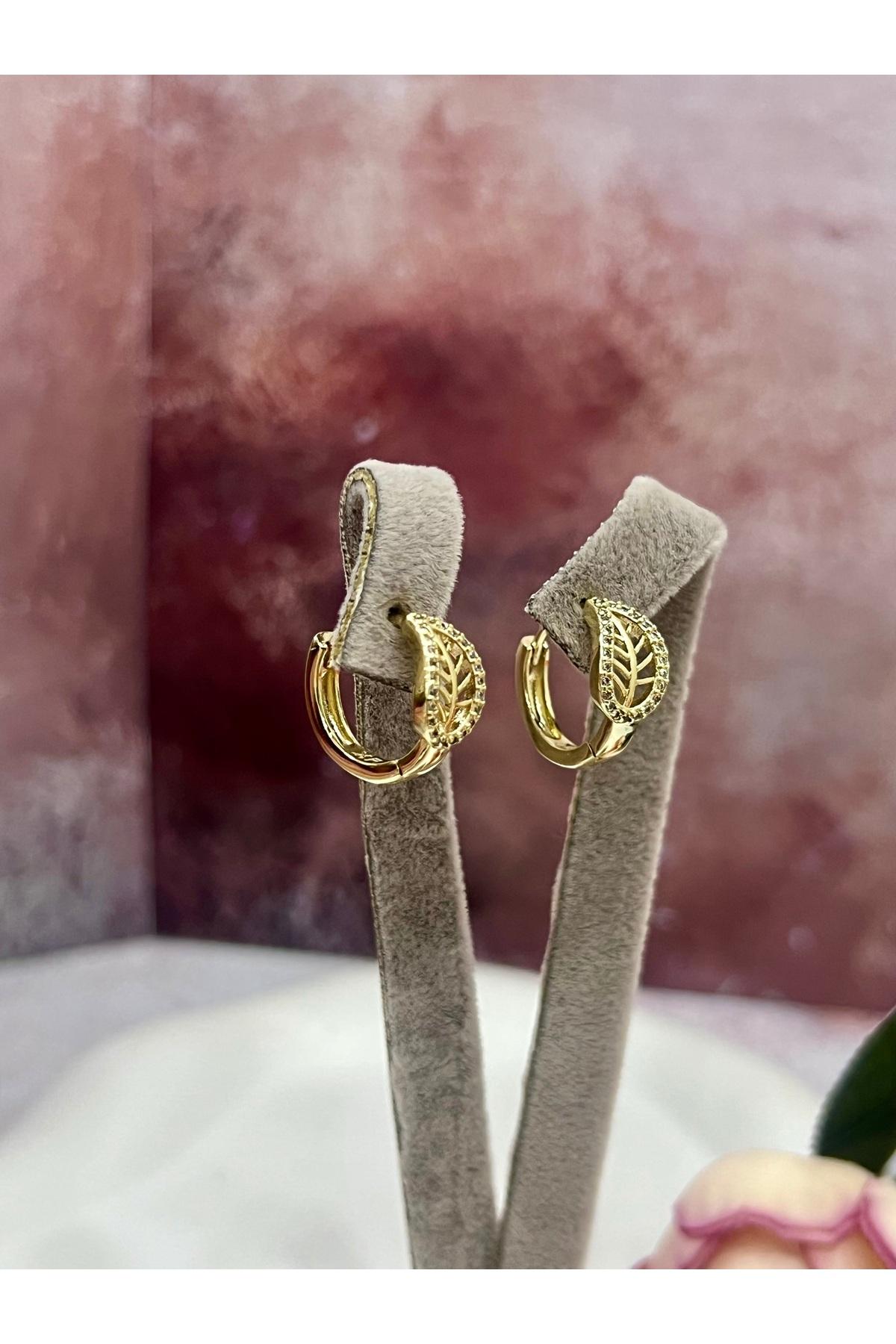 Yaprak Desenli Taşlı Küçük Halka Küpe - Görsel 3