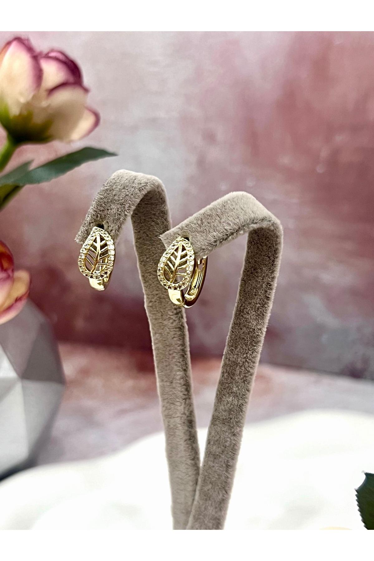 Yaprak Desenli Taşlı Küçük Halka Küpe - Görsel 2