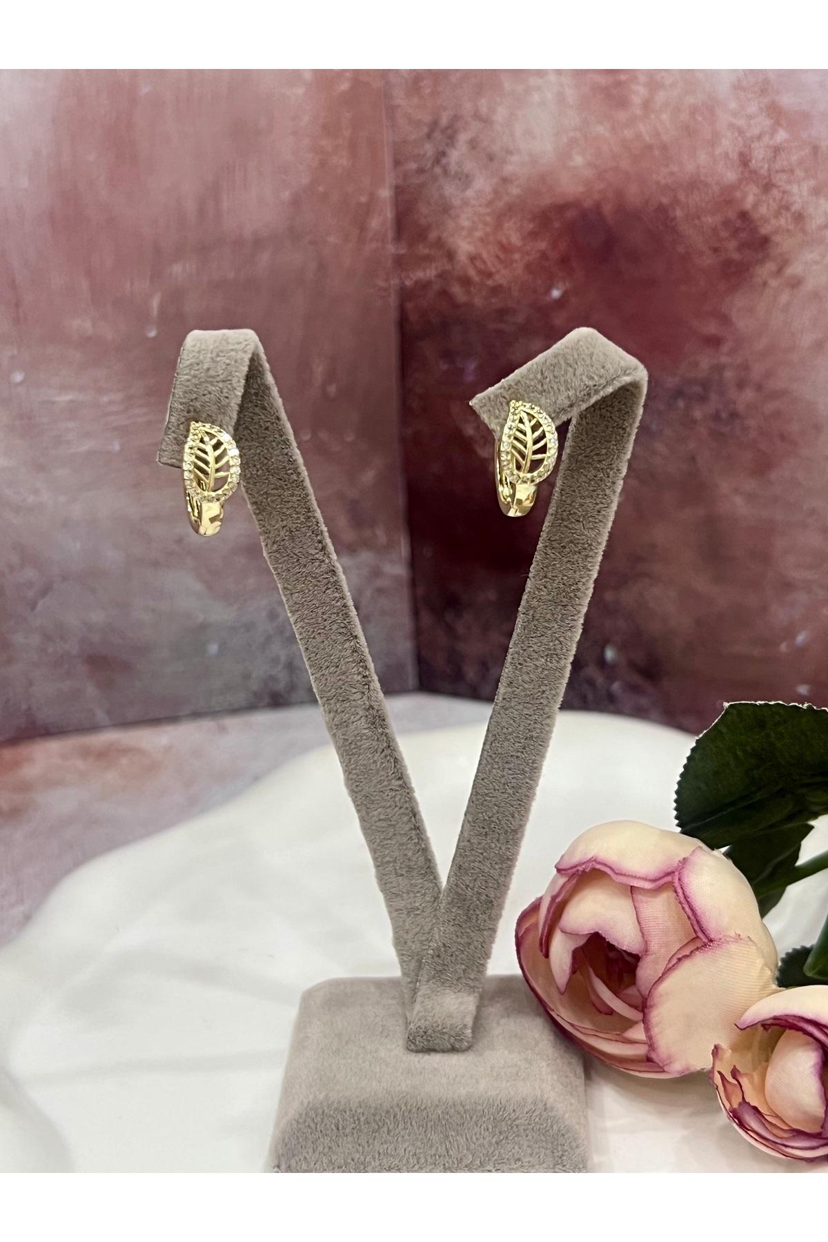 Yaprak Desenli Taşlı Küçük Halka Küpe - Görsel 4