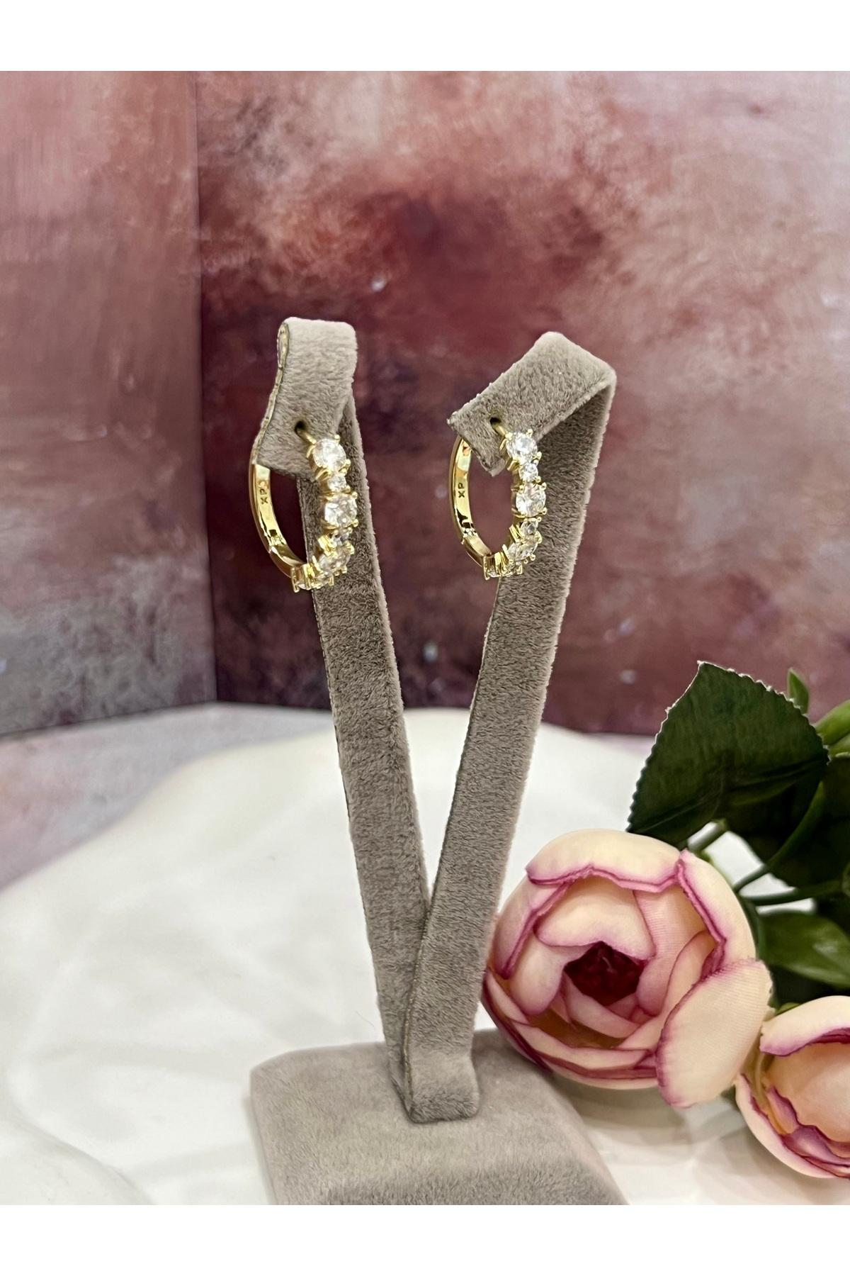 Dört Taş Masalı: Işıltılı Sıralı Gold Küpe (14k Gold 1,6/0,5cm) - Görsel 6